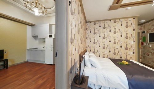 Room (305+306 (20 pyeong connecting room))