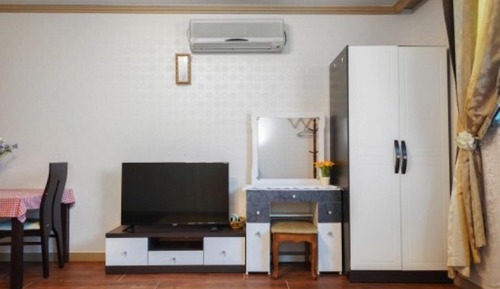 Room (No 307)