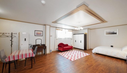 Room (Room 301)