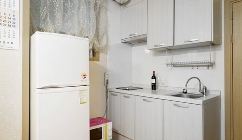 Room (Room 302)