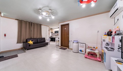 Room (Room 102 (Kids Pool Villa / No dogs a)
