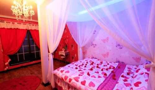 Room (Couple A)