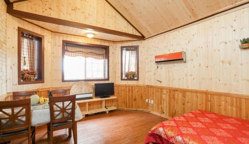 Room (Aries 1st floor family room)