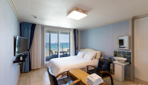 Room (Room 301 (Whirlpool Spa))