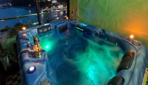 Room (Luxury No 301 )