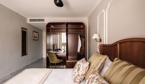 Habitación clásica con 1 cama doble o 2 individuales, balcón