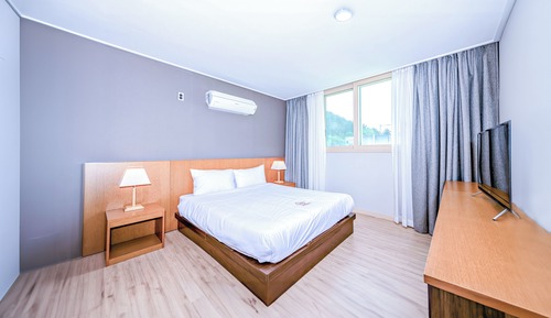 Habitación familiar doble, no fumadores, vistas a la montaña