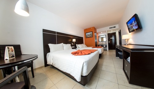 Habitación estándar doble, 2 camas dobles