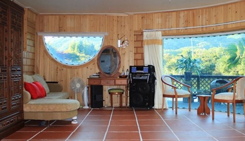 Room (Room No2)