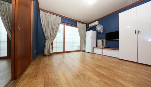 Room (46 m two-room)