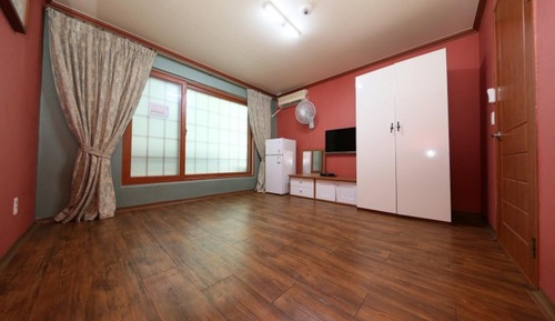 Room (33m ondol)