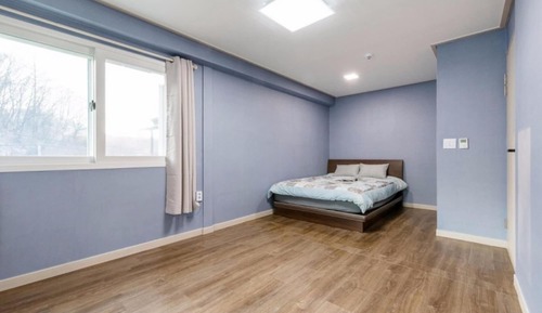 Room (Full moon)