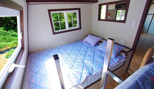 Room (Caravan-Purple)
