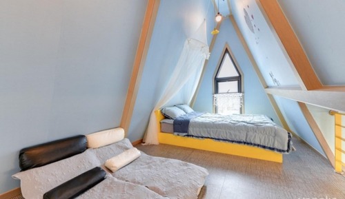 Room (B-Building)