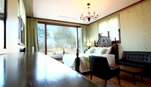 Room (B103)