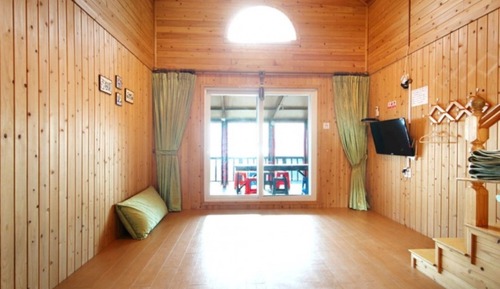 Room (Lily)