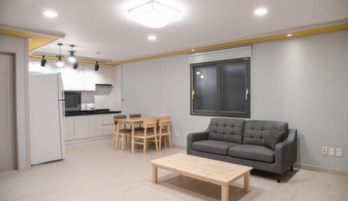 Room (Room 301)