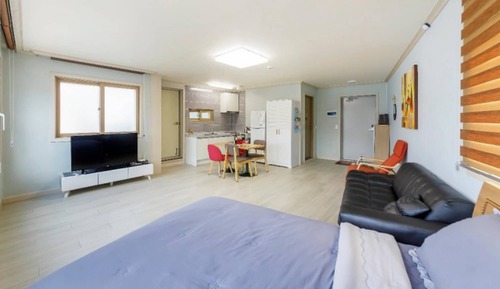 Room (Room 203)