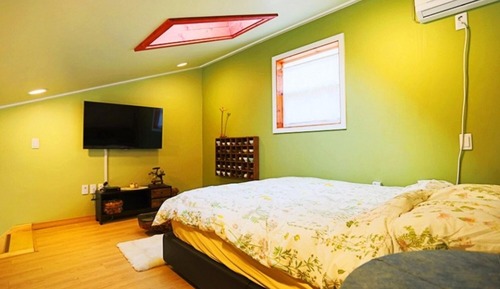Room (2F Rosemary)