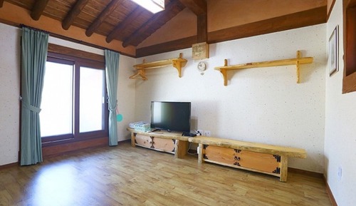 Room (Room 3-Janggunbong)