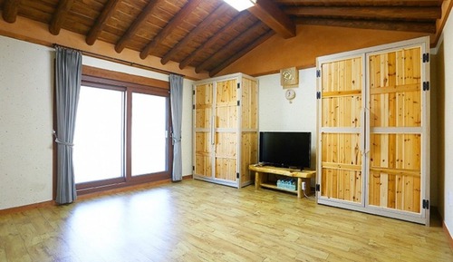 Room (Room 8-Kwaneumbong)