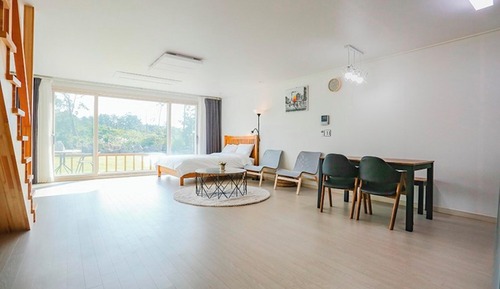 Room (Room 102 (Double and Bed Room))