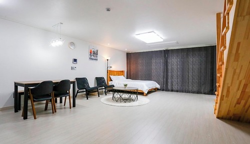 Room (Room 103 (Double / bedroom))
