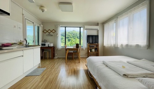 Room (Room 304 / Breakfast (Ocean View))