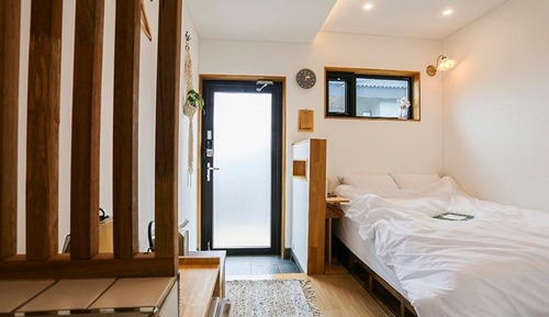Room (Room 4)