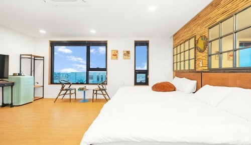 Room (Building C-Room 305 (2F Simple Cookin)