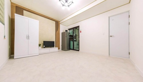 Room (Room 104 Deluxe (Separate Bathroom & )