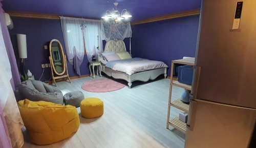 Room (Saint-Exupery)