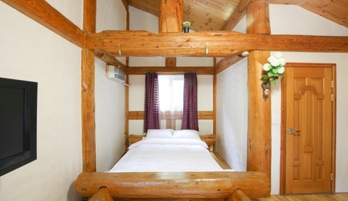 Room (Romantic)