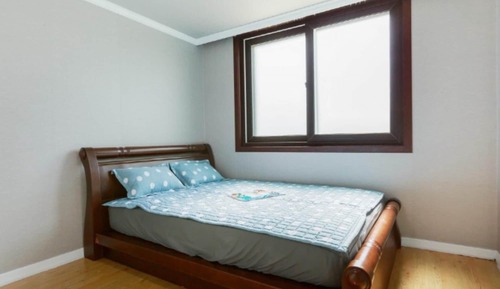 Room (Room 402 (Family Room) - 2nd floor (u)