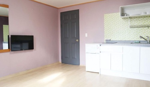 Room (Room 211)