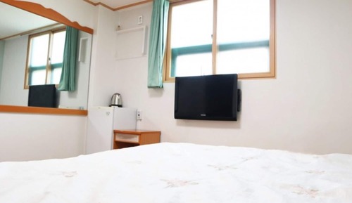 Room (Bed Room 105 (non-cooking))