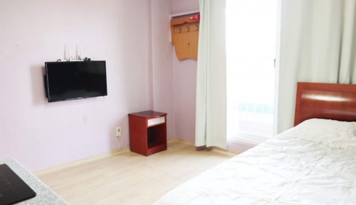 Room (Room 205)