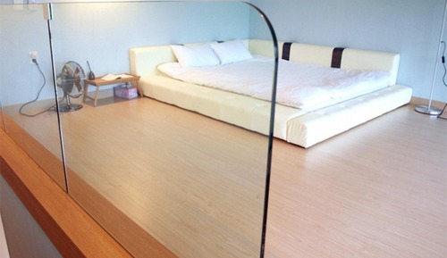 Room (302)