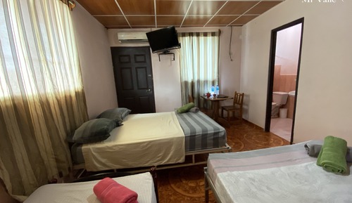 Habitación triple Premium, varias camas