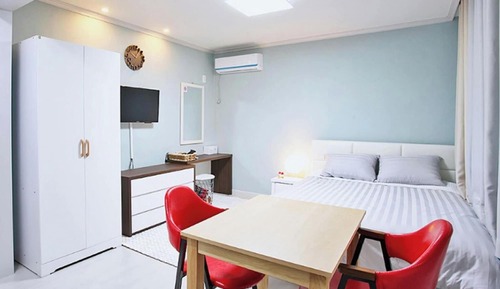 Room (Santa Room 2 (Unshared House))