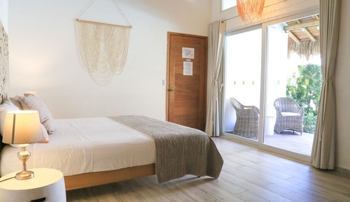 Habitación Deluxe doble, junto a la piscina