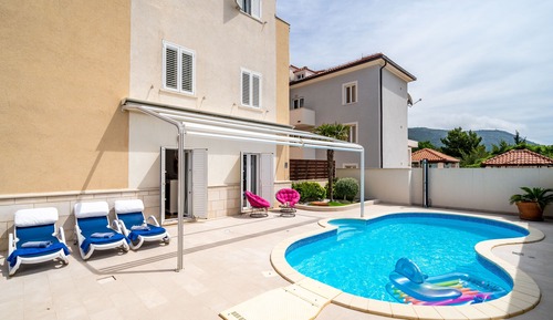 Apartamento (Two Bedroom Apartment with Pool)