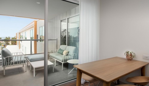 Estudio, 4 habitaciones, balcón