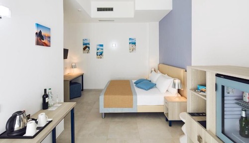 Habitación superior con 1 cama doble o 2 individuales, bañera de hidromasaje