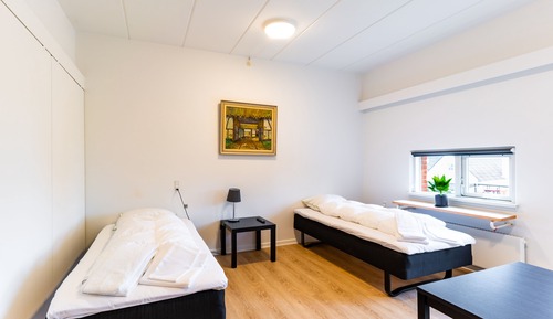 Habitación básica con 2 camas individuales