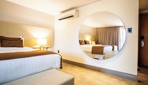 Suite estudio ejecutiva, 2 camas de matrimonio, vistas a la playa