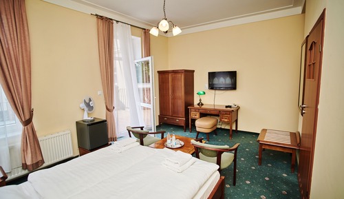 Habitación Confort doble, 1 cama doble, balcón