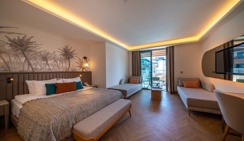 Large Room Pool Direct Access
