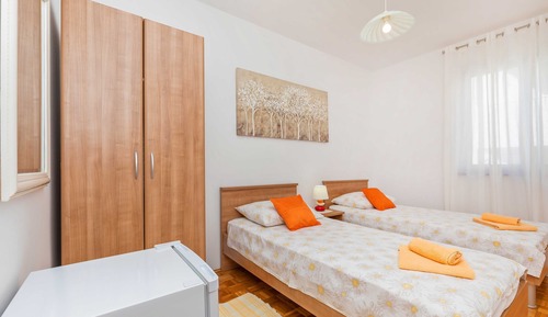 Habitación con 2 camas individuales (Twin Room with Shared Bathroom)