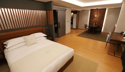 Maple Suite Room